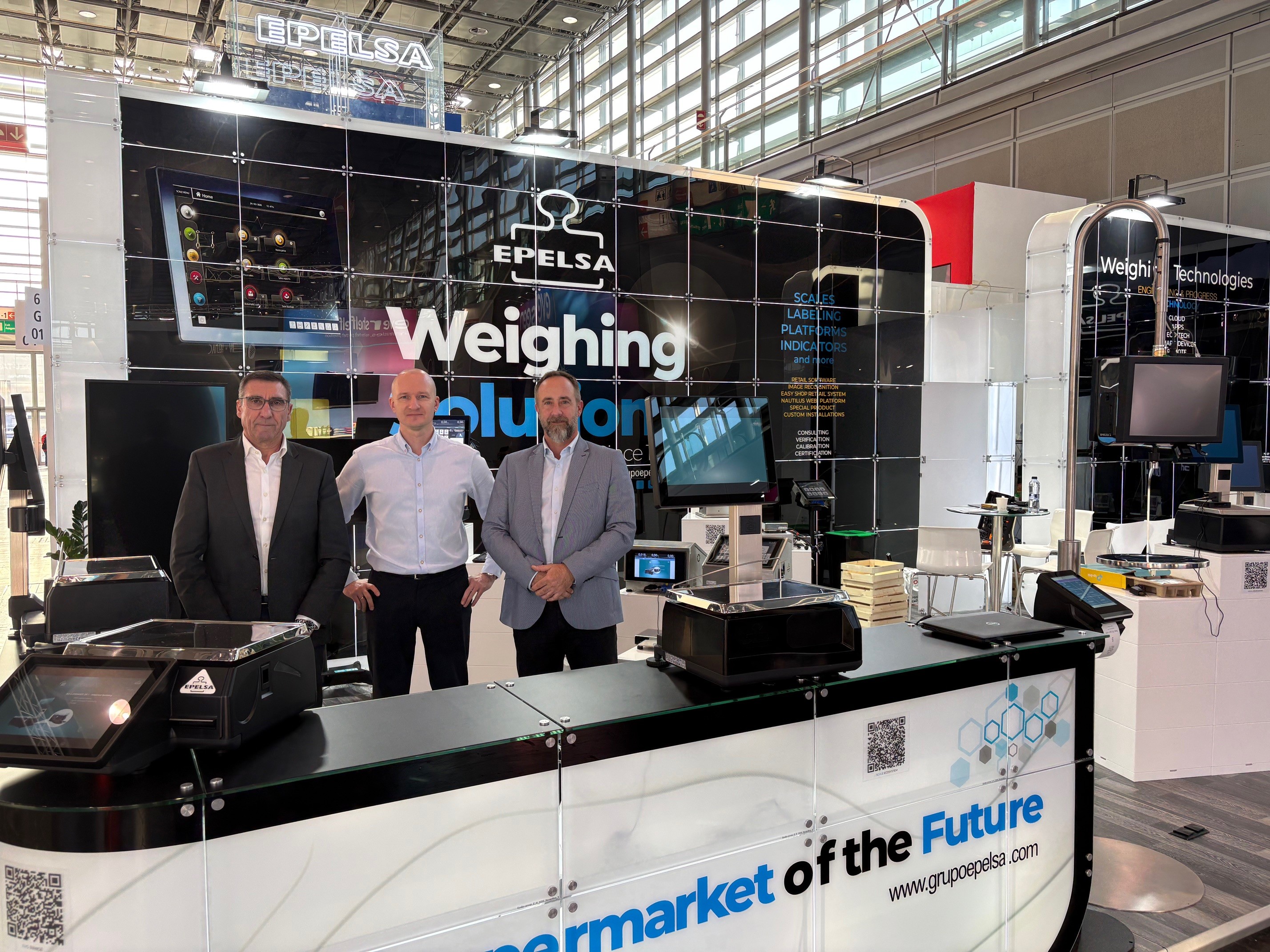 Fernando Glou, Serhiy Ivanov y Cedric Boudin en stand de Epelsa Euroshop26